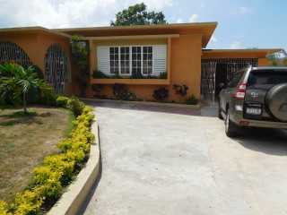 Charlemont Avenue, Kingston / St. Andrew, Jamaica - House for Lease/rental